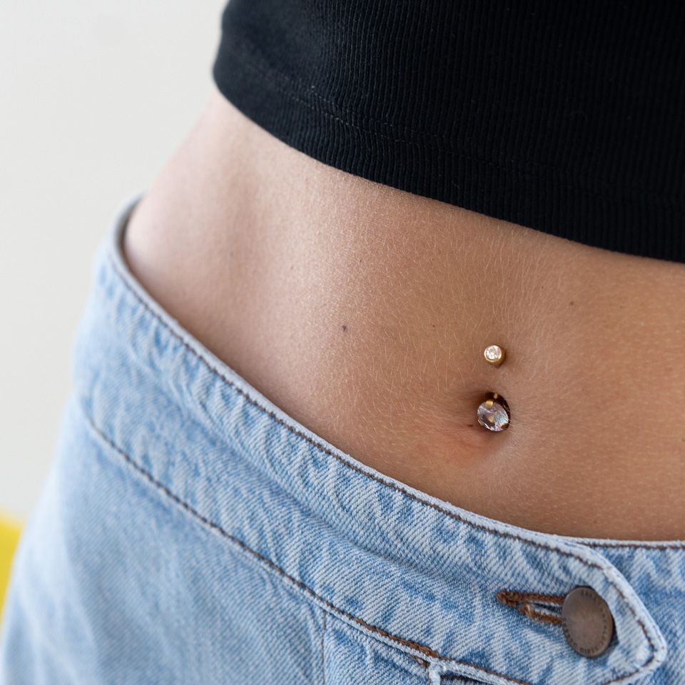 Belly button ring gold plated with large bottom gem