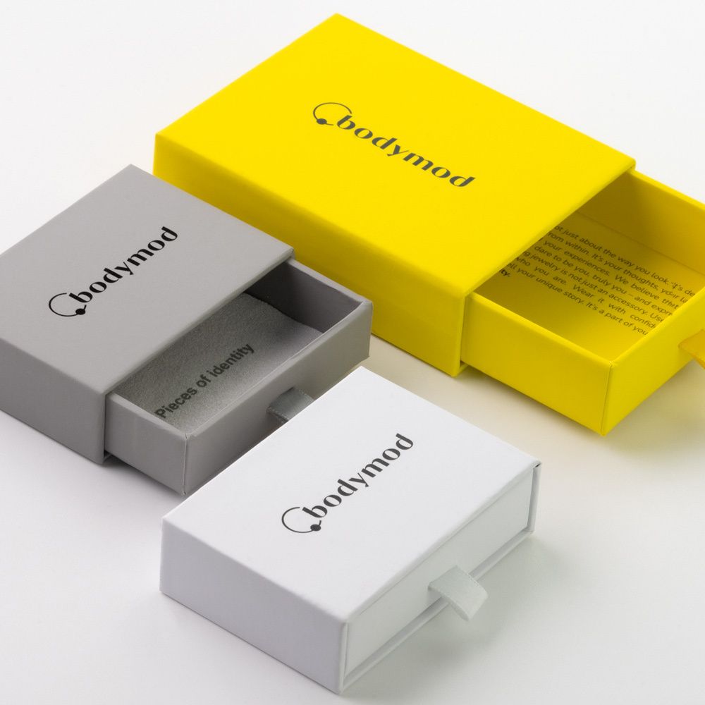 Discover a tongue barbell made of bioplastic with glitter balls