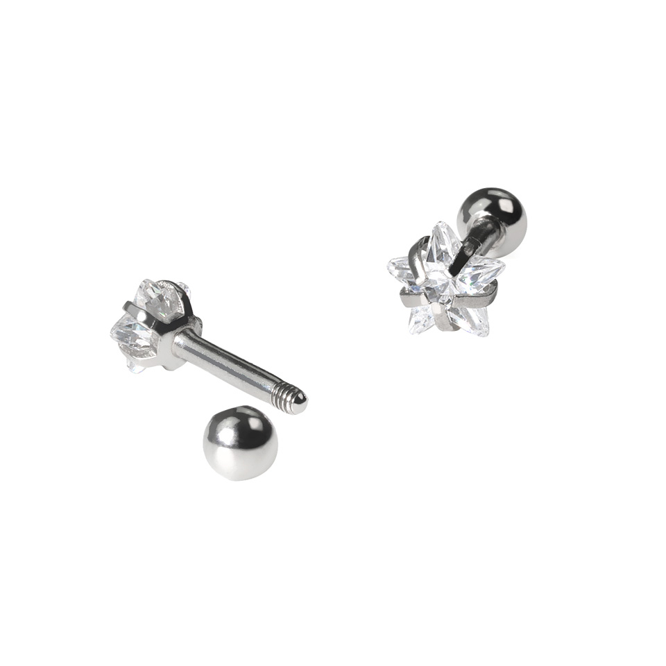 Ear piercing set with star-shaped gem