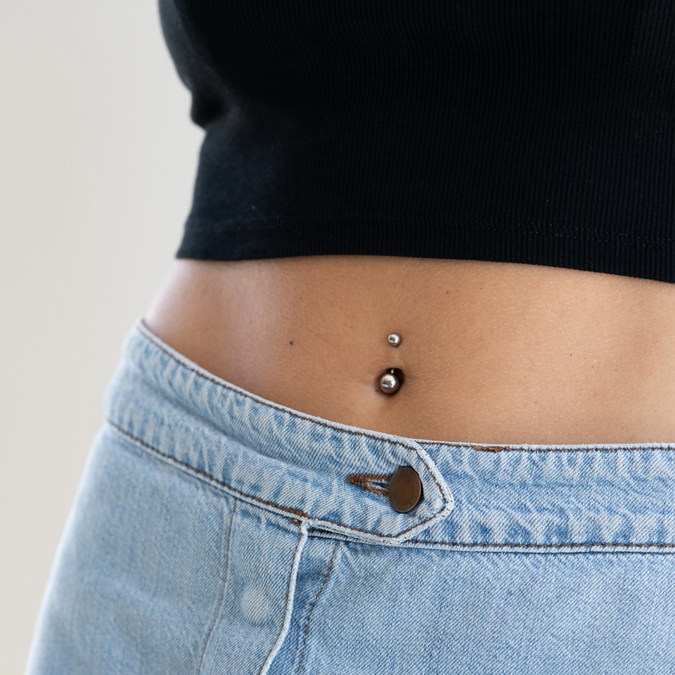 Belly button ring made of titanium with internal thread