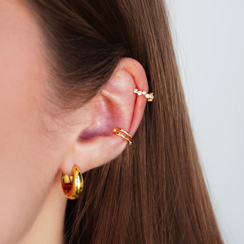 Ear cuff with asymmetric stones