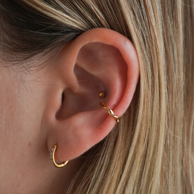 Μίνιμαλ στριφτό ear cuff