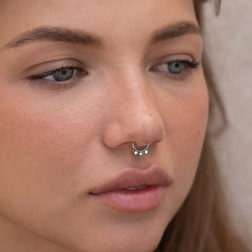 Fake septum ring with three stones and small beads