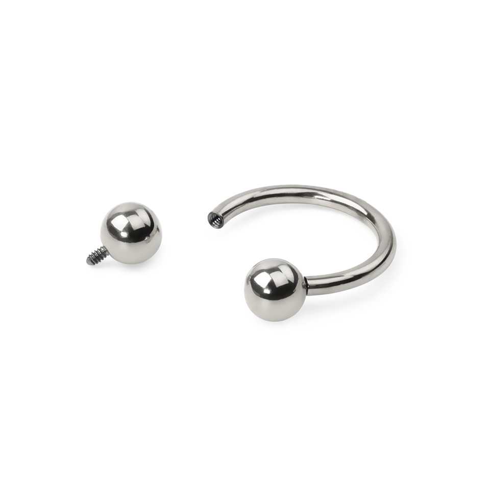 Circular barbell internally threaded made of titanium