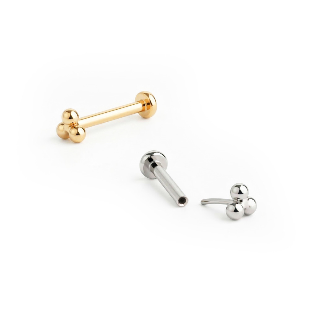 Push-in labret από τιτάνιο με τρίγωνο σύμπλεγμα από μπίλιες στην κορυφή