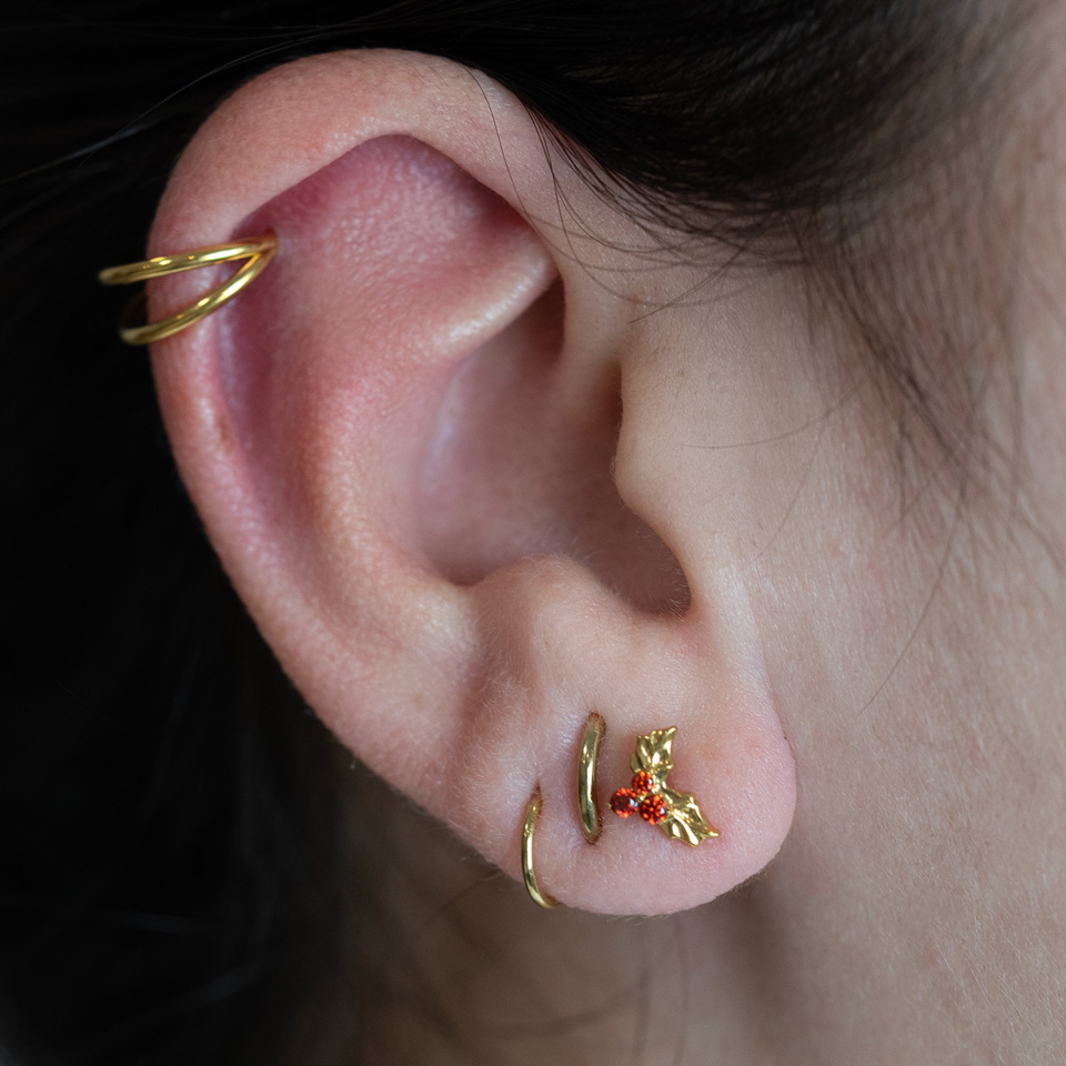 Labret iz titana z motivom bodike