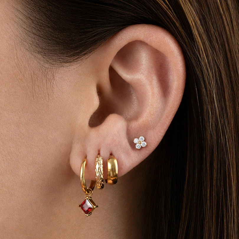 Titanium miniature flower labret