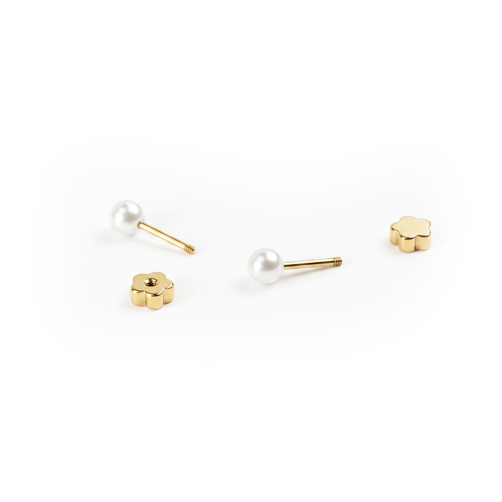 Pearl earrings pair with cute flower backs