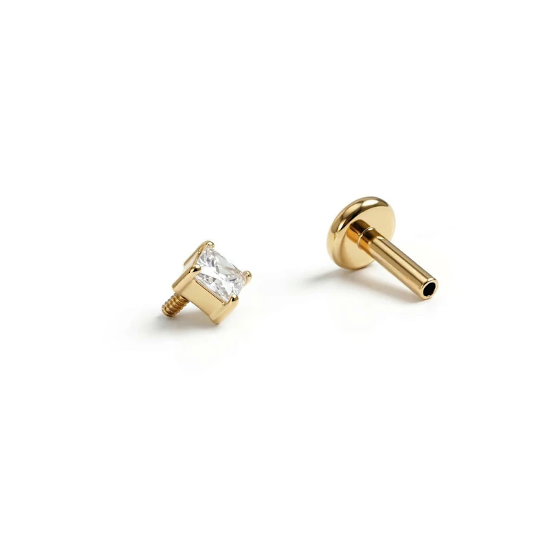 Titanium labret with diamond shaped stone