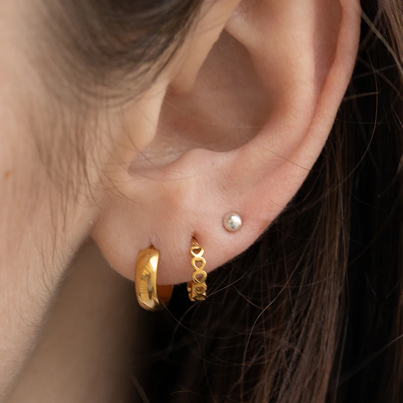 Labret with acrylic pearl top in your choice of color