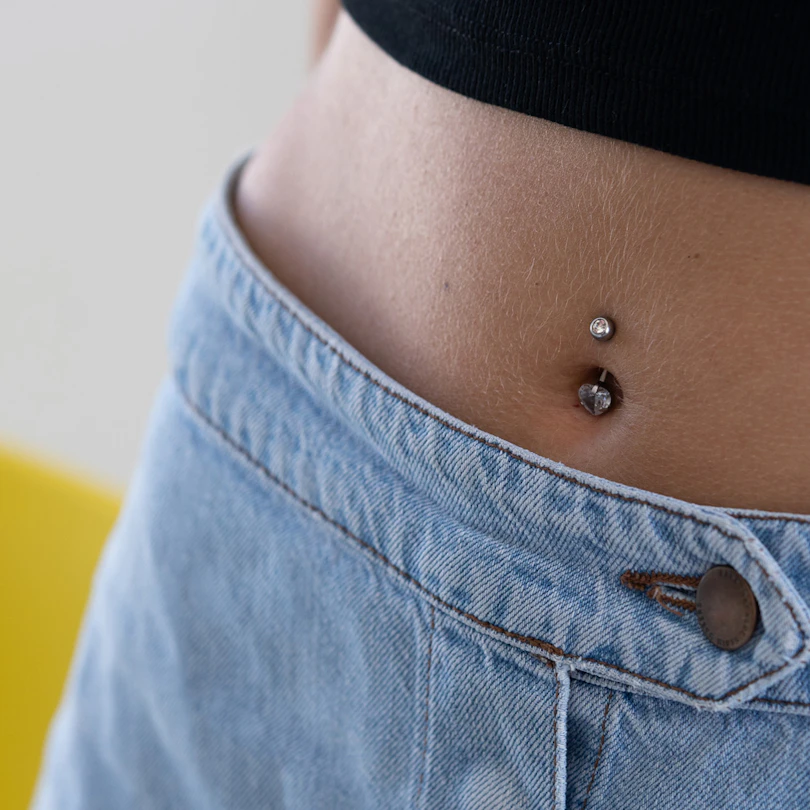 Belly button ring with bottom heart-shaped gem