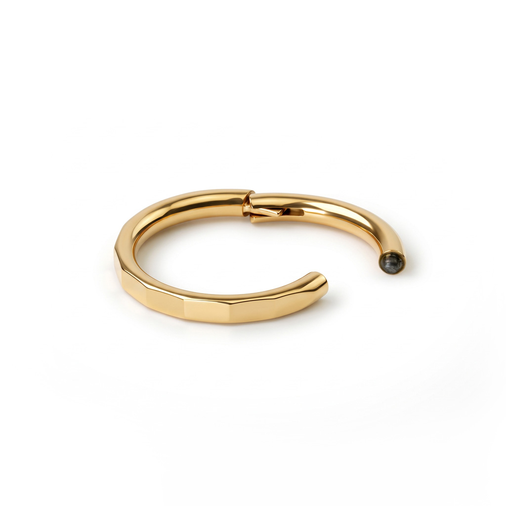 Elegant faceted ring in titanium
