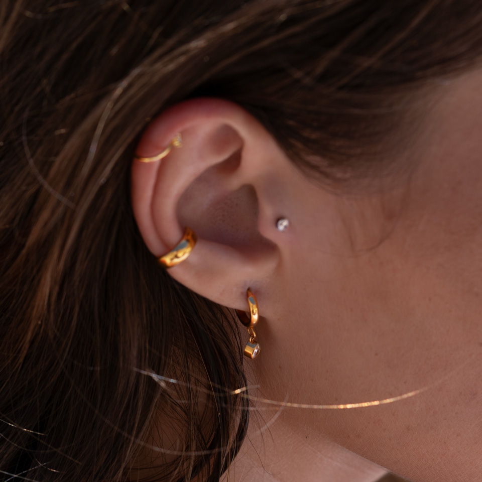 Titanium ring with teardrop dangle