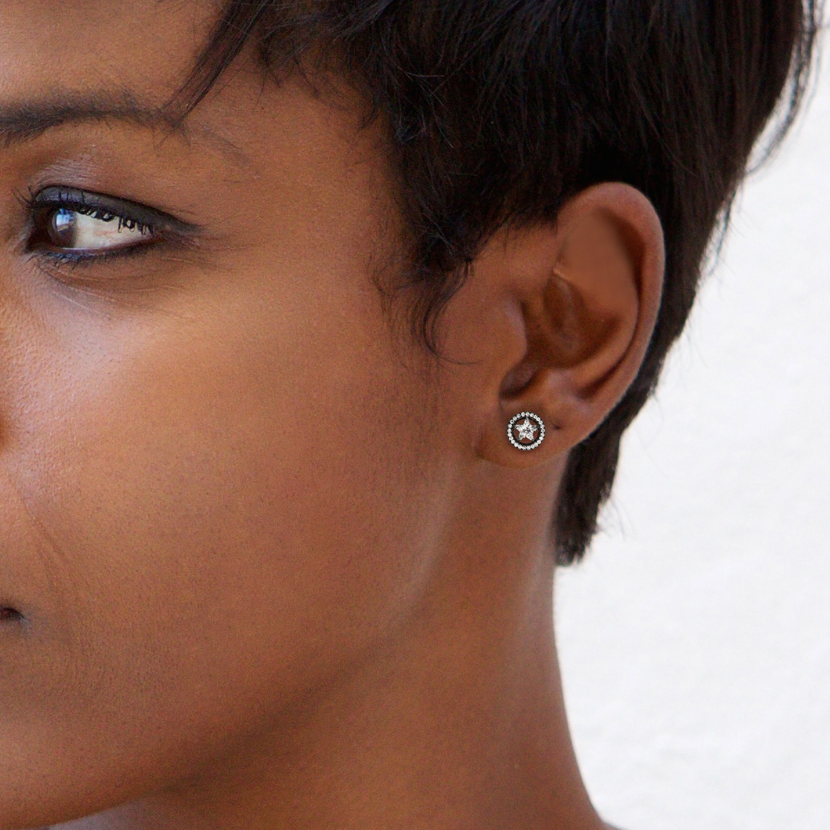 Tunnel with studded star