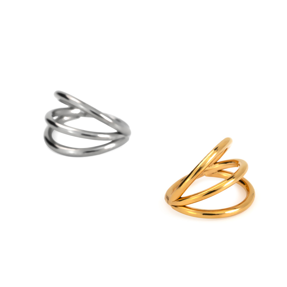 Triple hooped ring in titanium