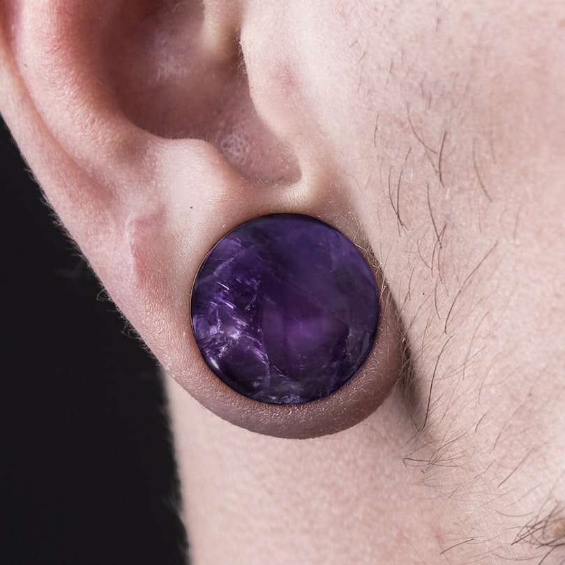 Plug made of amethyst with O-ring