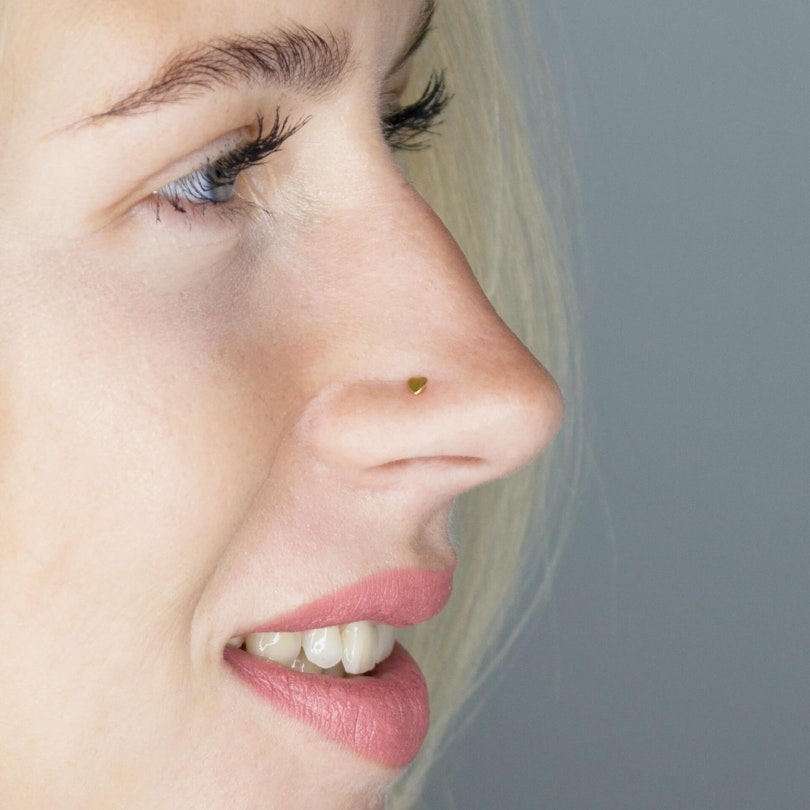 Nose stud in a variety of motifs
