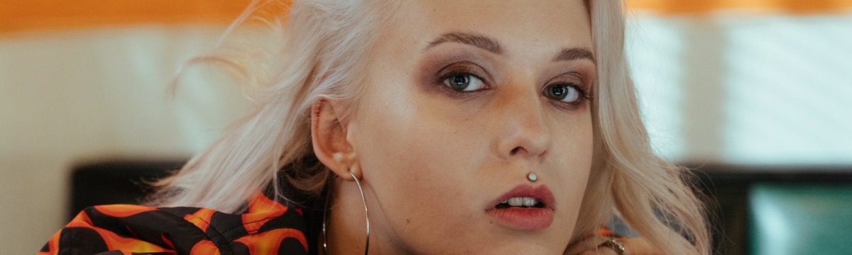 Nakit za Piercing v Ustnici