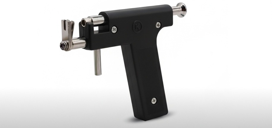 Body Piercing Needle Versus Gun